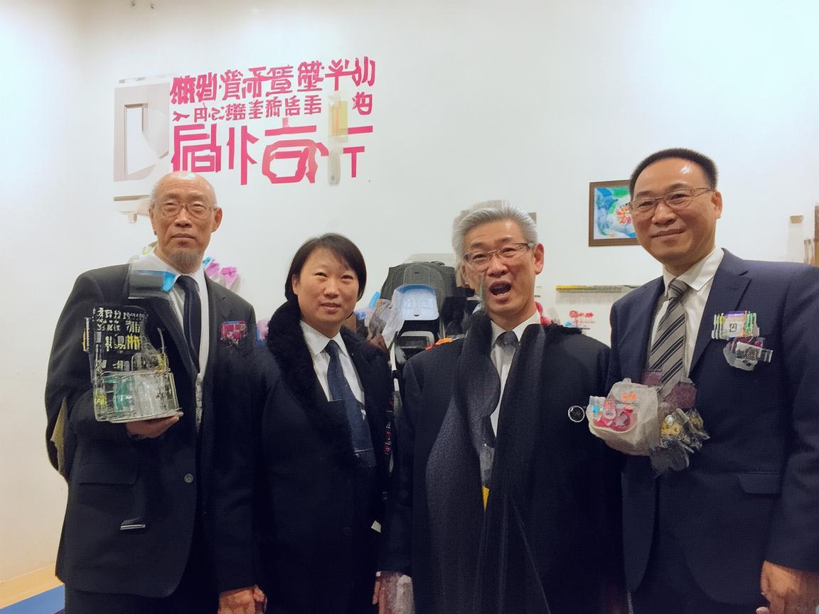 服装店衣架，如何选择最适合的营养展示衣架？